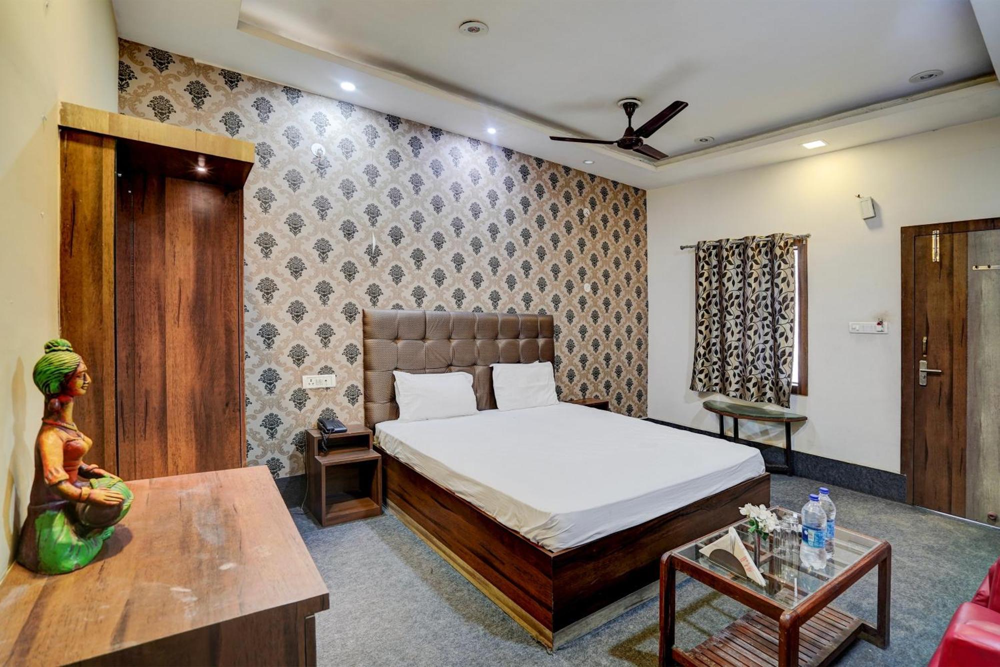 Hotel O Shyam Utsav Mirzāpur Buitenkant foto