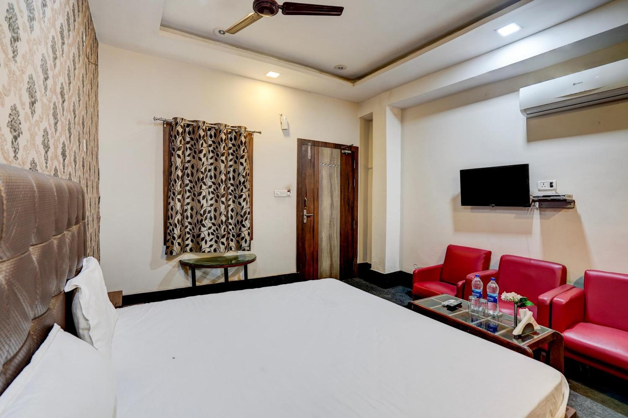 Hotel O Shyam Utsav Mirzāpur Buitenkant foto
