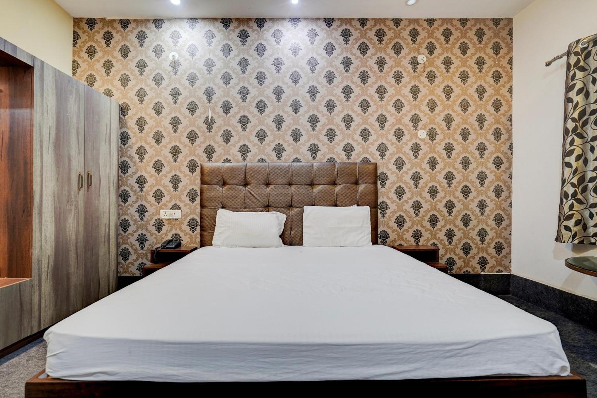 Hotel O Shyam Utsav Mirzāpur Buitenkant foto