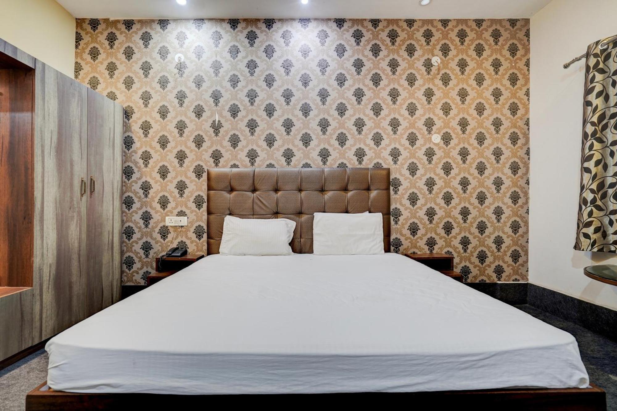 Hotel O Shyam Utsav Mirzāpur Buitenkant foto
